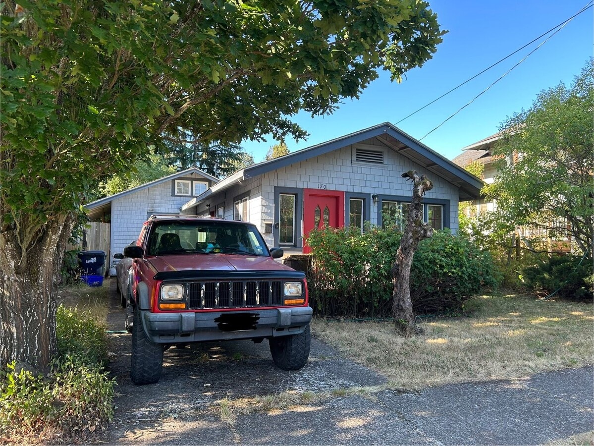 Photo - Campus House ~ 3 bed, 1 bath with Garden Area