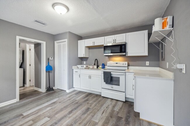 Photo - 1271 Hart St