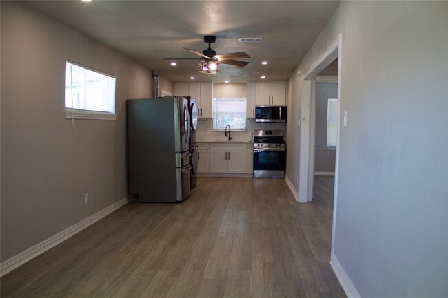 Photo - 1323 E 32nd 1/2 St