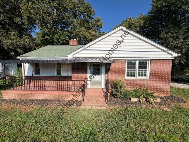 Building Photo - Updated 3 bedroom, 2 bathroom house for rent in Shelby, NC
