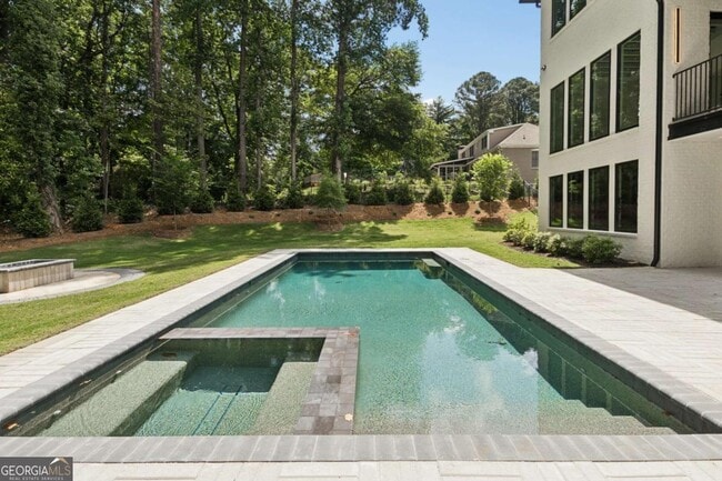 Photo - 1000 Clementstone Dr NE
