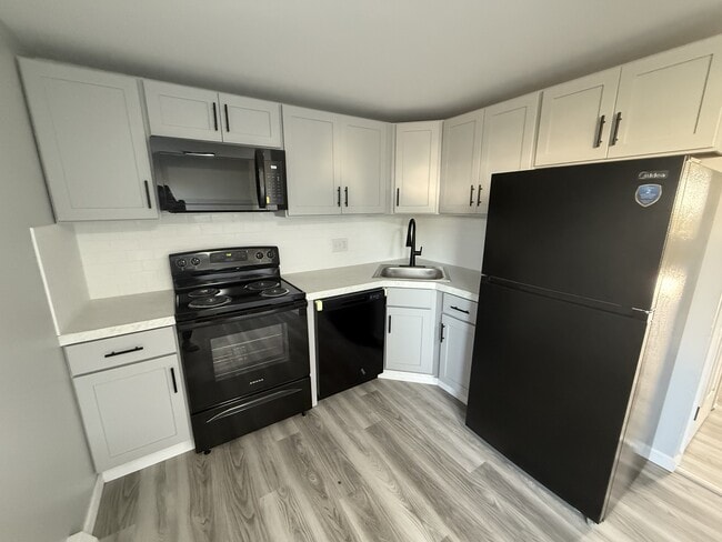 2 Bed/1.5 Bath TH Kitchen