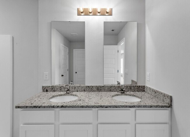 Photo - 839 Otto Loop