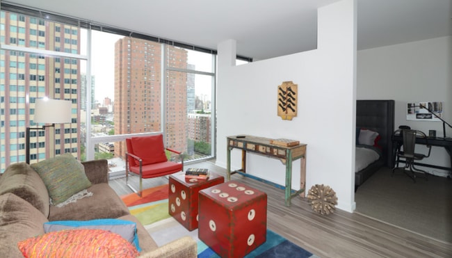 Photo - 777 N Clark St