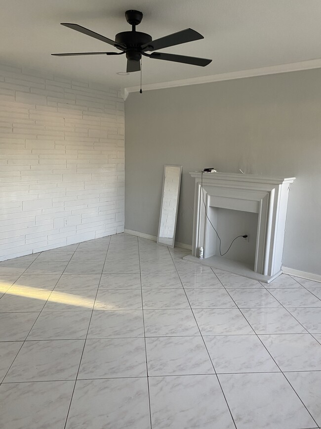 Building Photo - 2906 Sunshine Blvd Rental
