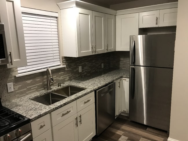 Photo - 105 N Elm St Unidad 103