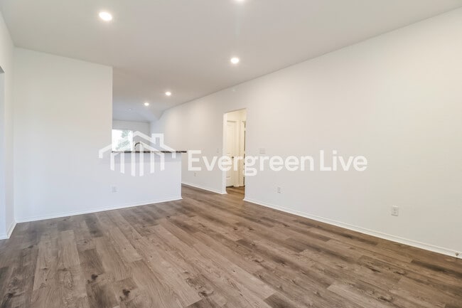 Photo - 163 Meadow Dr