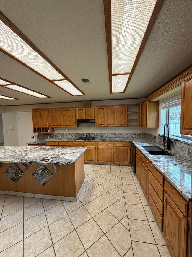 Photo - Hard to find 3 Bdrm, 2 Bath home in Harbor isles on the canal 2 miles to Sky Lakes Medical Ctr an...