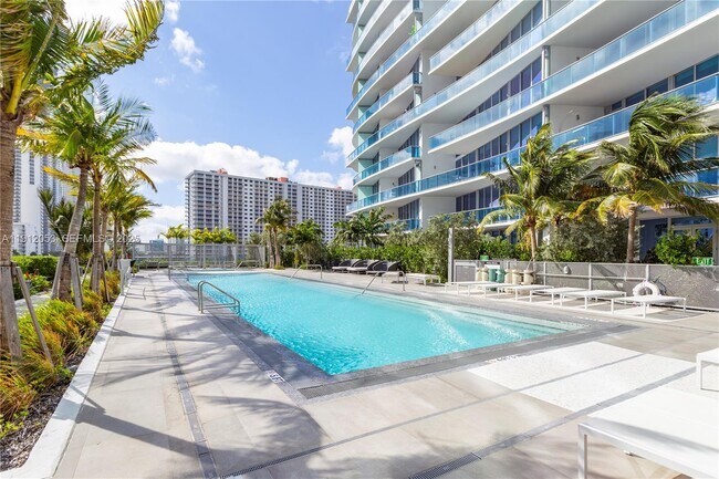 Photo - 17550 Collins Ave Unidad 1404