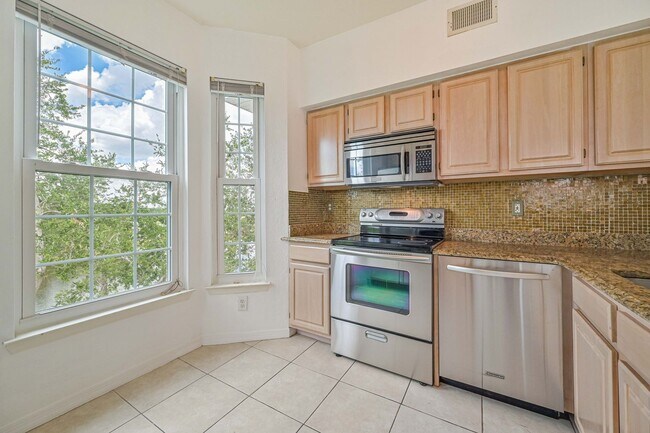 Photo - **ESTERO PRIME LOCATION ~ Top Floor 2/2 Co... Unidad 303