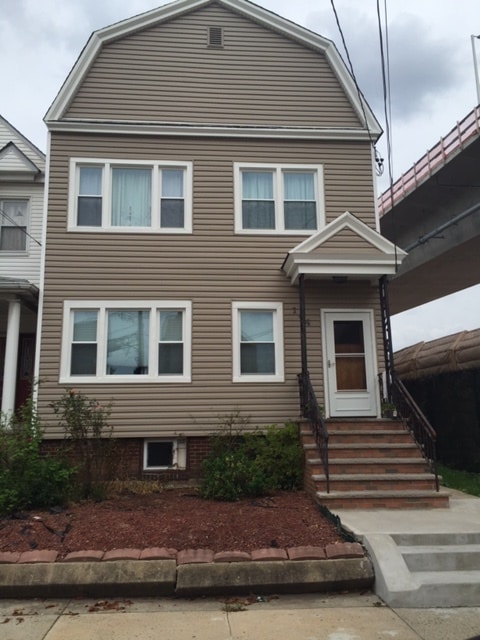 Building Photo - 164 W 4th St Unit 1R Rental