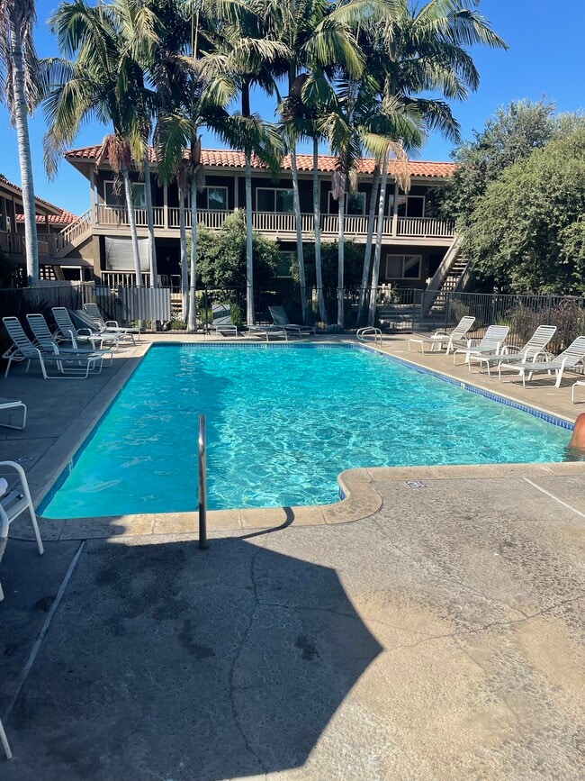 Photo - 555 S La Veta Park Cir Unidad 138