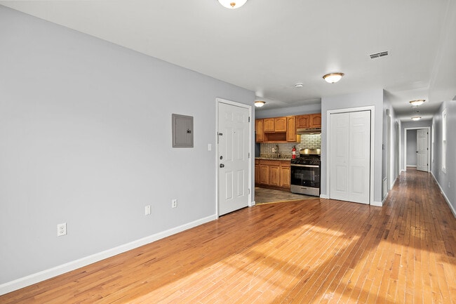 Photo - 137 Godwin Ave Unidad 2