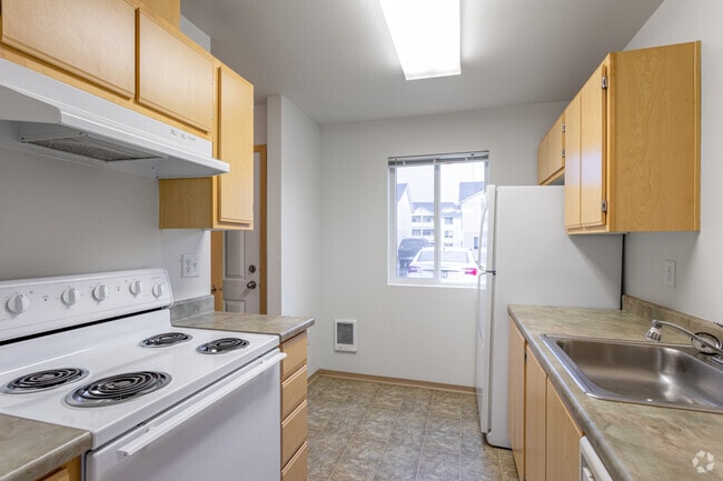 2BR, 2.5BA Townhouse - 1,100SF