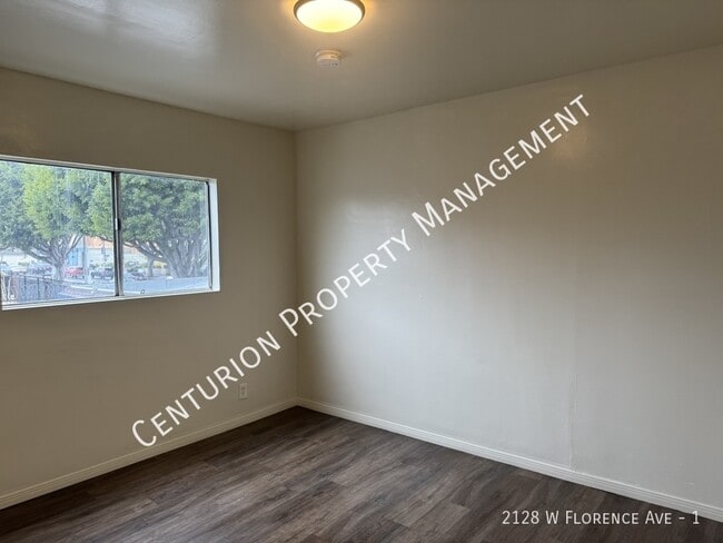 Photo - 2128 W Florence Ave Unidad 1