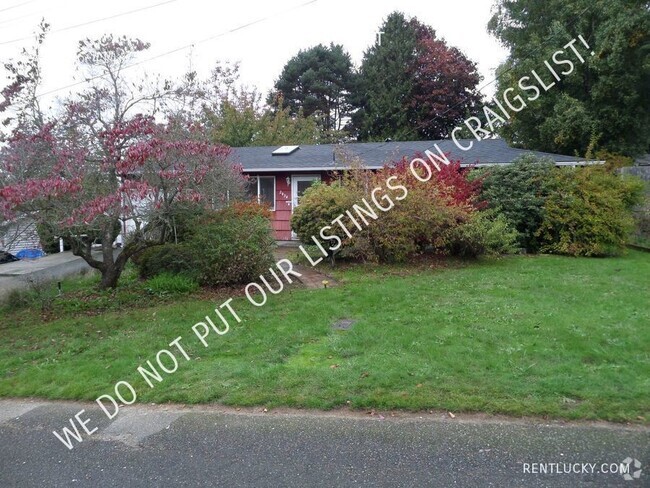 Building Photo - Super Cute 3-Bedroom Home w/Gorgeous Priva...