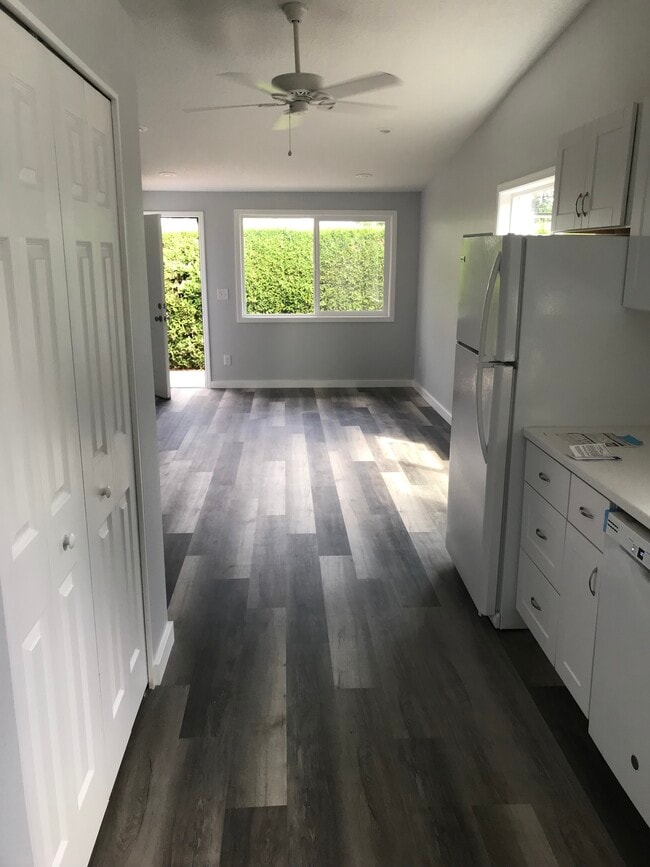 Building Photo - 3203 Watson Ave Unit B