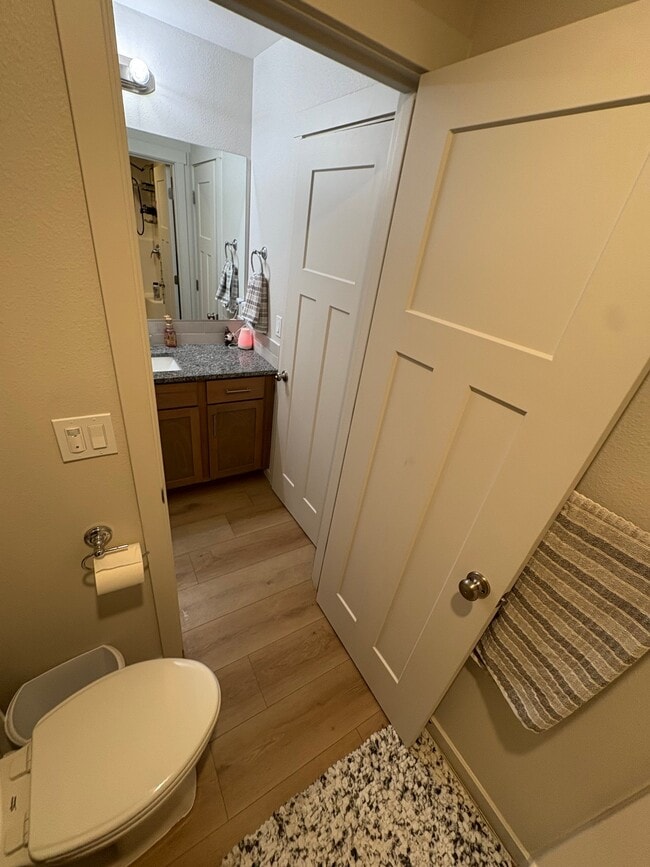 Photo - 650 Tinley St