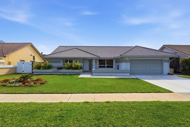 Building Photo - 9284 Laurel Green Dr