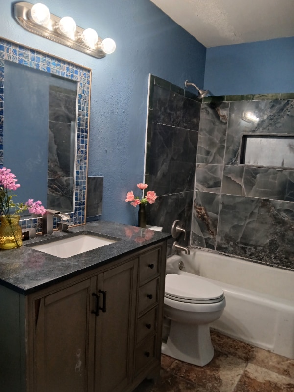 Photo - 630 E 6th St