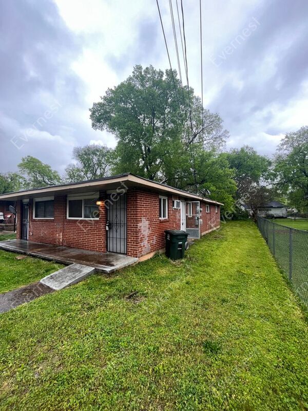 Photo - 1008 N Hawthorne St A