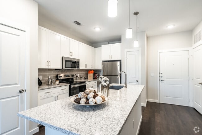 1HAB, 1BA - 630 ft² - Skyline Trinity