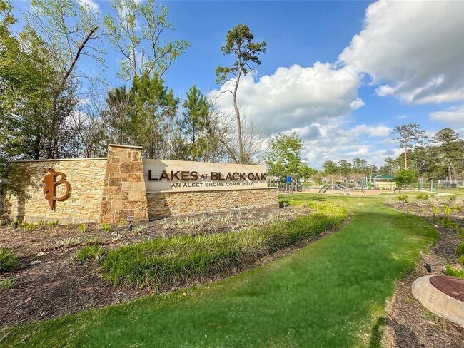 Photo - 52 Valiant Ridge Trail