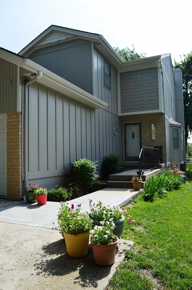 Building Photo - Chapel Oaks Rental