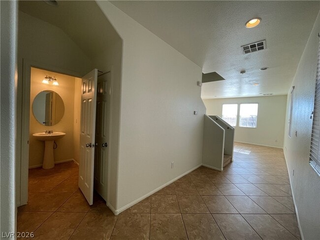 Photo - 10662 Summerbell St