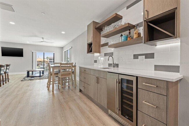 Photo - 12400 Capri Cir N Unidad A