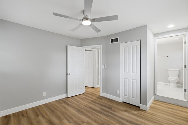 Photo - 937 La Marche Dr