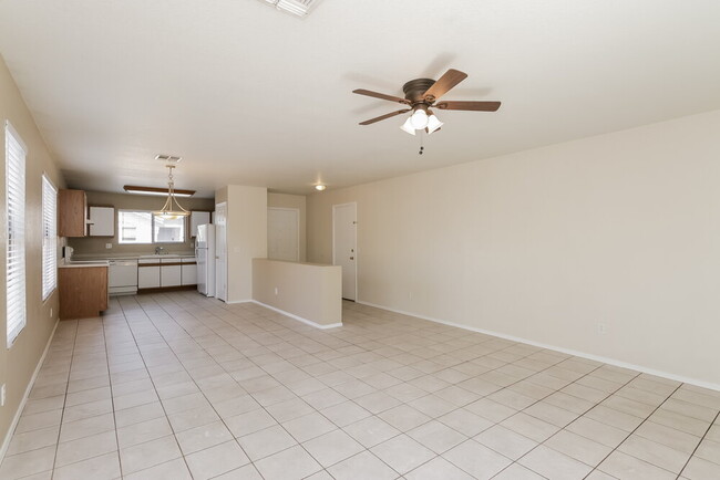 Photo - 2200 E Spruce Dr