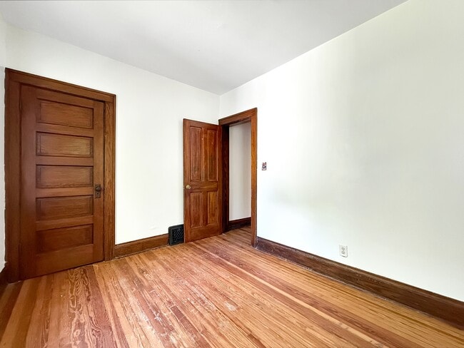 Photo - 1506 70th St
