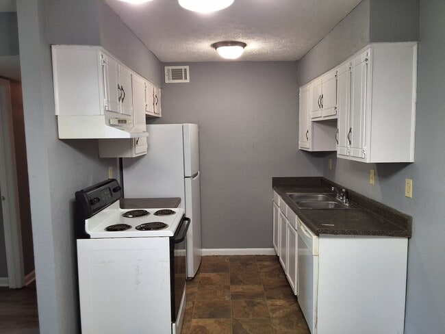 Photo - Comfy 2 Bedroom, 1 Bath Apartment located ... Unit 1