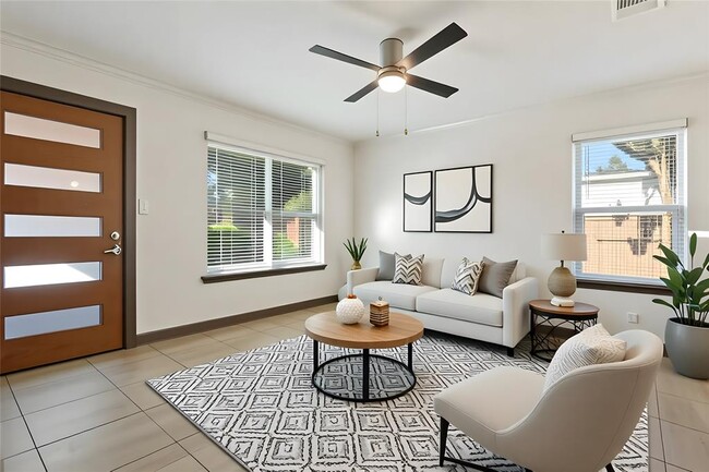 Photo - 904 Plateau Cir