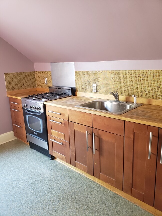 Photo - 505 Walter St SE