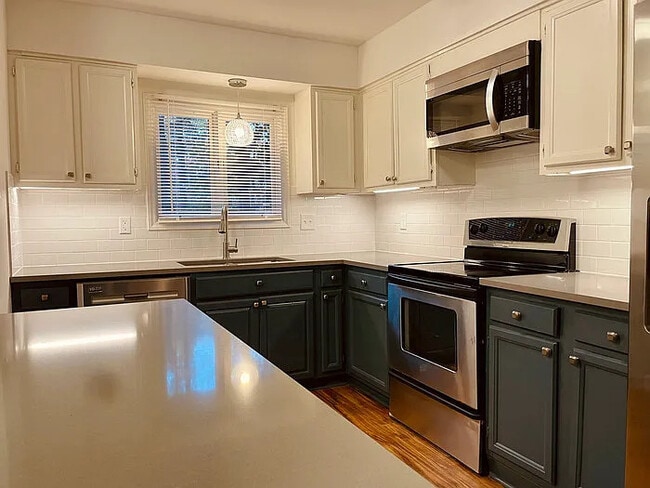 Photo - Raleigh Townhouse on Kentwood Park w/ fenced yard