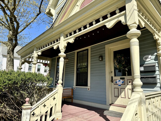 Building Photo - 109 Foster St Unit 1