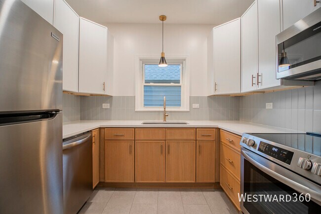 Photo - 4037 N Hamlin Ave Unit 2