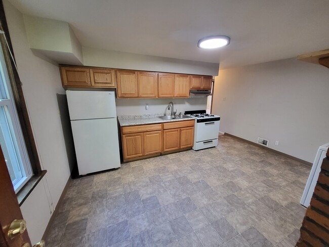 Kitchen - 306 Amabell St Unit 2