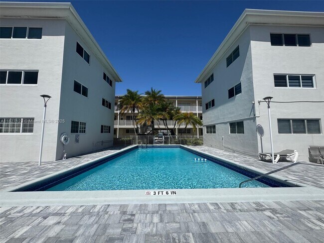 Building Photo - 462 Golden Isles Dr Unit 308 Rental