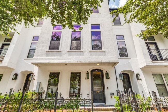 Photo - 1709 Ashland St
