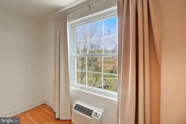 Photo - 3051 Idaho Ave NW Unit 421