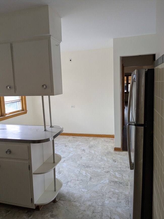 Building Photo - 2345 N Rutherford Ave Unit FL #2 Rental