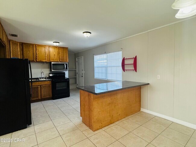 Photo - 3133 E 8th St