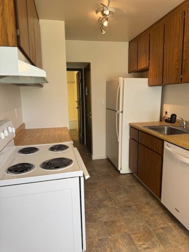 Photo - Downstairs Carson Park Condominium