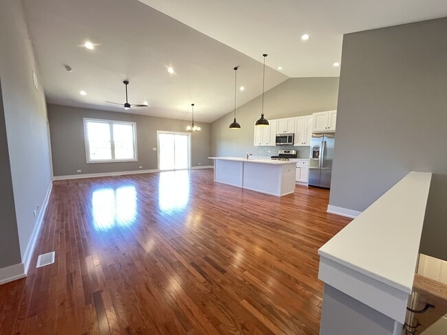 Photo - 970 Meadow Ln