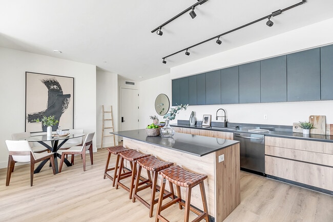 Burbank Blvd Residences