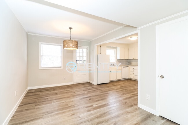 Photo - 623 S New Hope Rd