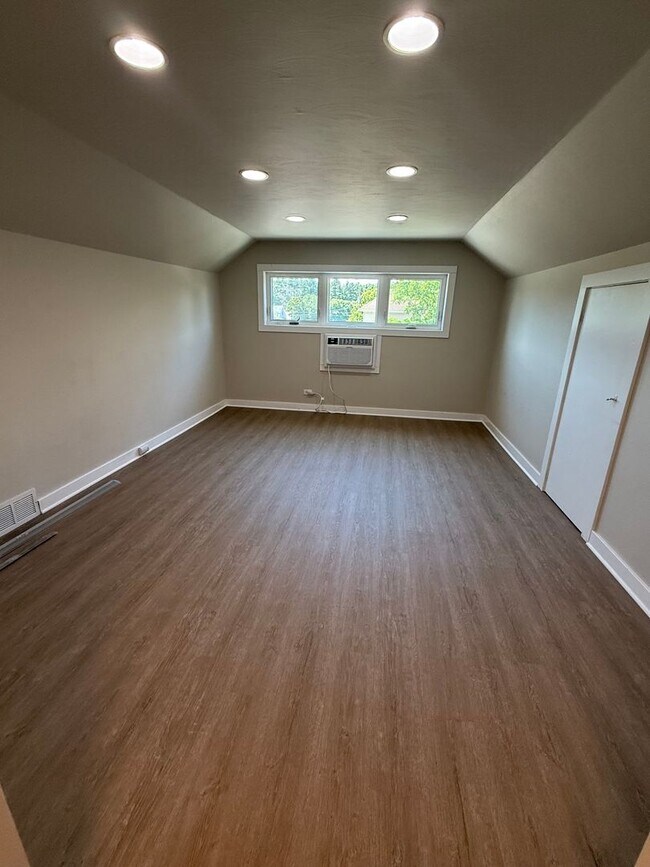 Photo - 1 Bed 1 Bath Upper Unit on the East Hill E...
